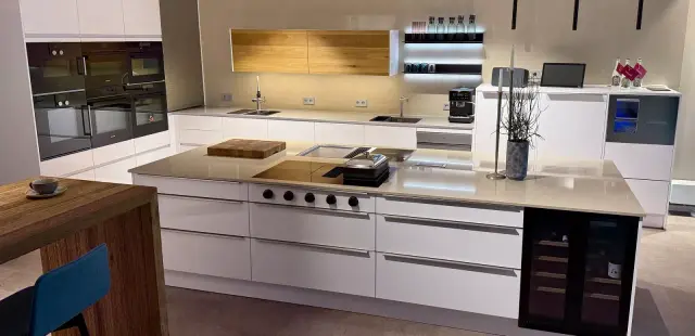 Moderne Küche von Plana