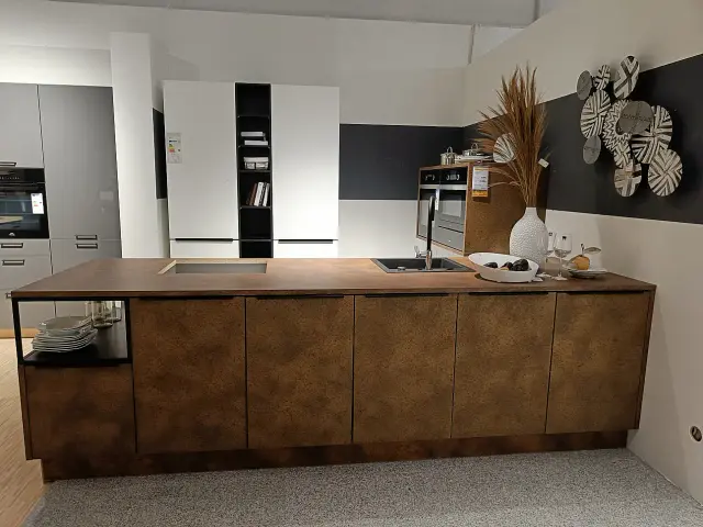 Nolte Ferro+ Küche mit Insel Cortenstahl-Optik von Nolte