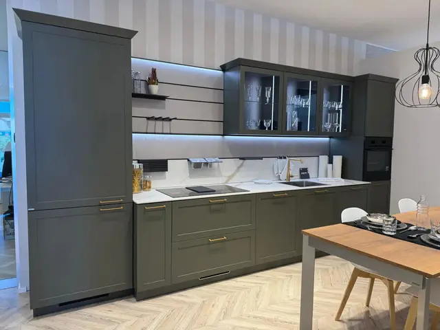 Scavolini Carattere Verde Minerale mit Rahmenfront und Kerlite-Platte von Scavolini